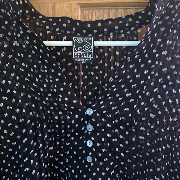 Cute sheer polka dot top - Picture 3 of 4